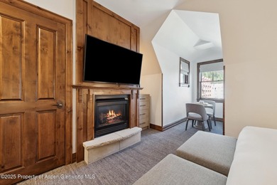 2024 renovations completed (including new decor, furniture - photo 19