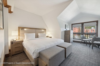 2024 renovations completed (including new decor, furniture - photo 23