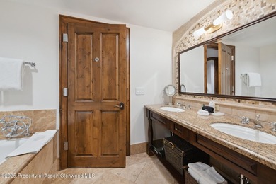 2024 renovations completed (including new decor, furniture - photo 28