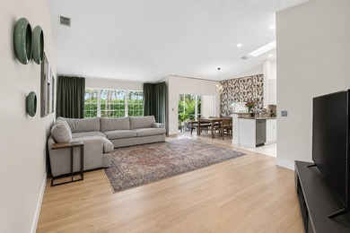 Rare corner-unit 3BR/2BA villa in Boca Country Club - No - photo 5