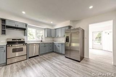 Welcome to this beautifully updated 3-bedroom, 1-bath home - photo 9