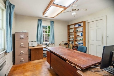 Nestled in the heart of Lindenhurst Village, this classic - photo 10