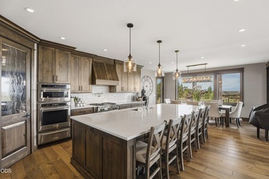 Elevate your lifestyle at this stately, airy sanctuary in - photo 7