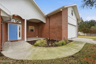 This is a lovely 3 bedroom 2 bathroom home with a screen - photo 8