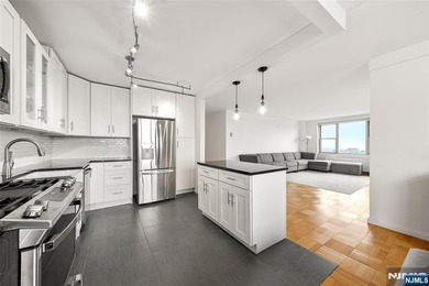 2100 Linwood Ave 19V - photo 9