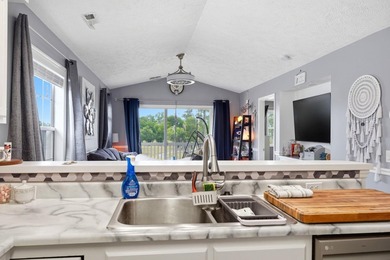 End-unit, top-floor two-bedroom, two-bathroom condo with a split - photo 11