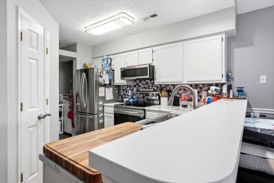 End-unit, top-floor two-bedroom, two-bathroom condo with a split - photo 12