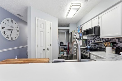 End-unit, top-floor two-bedroom, two-bathroom condo with a split - photo 14