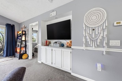 End-unit, top-floor two-bedroom, two-bathroom condo with a split - photo 19