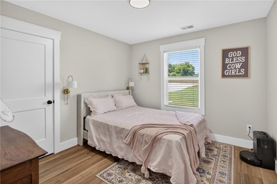 New Construction on OVERSIZED LOT IN CONVENIENT LOCATION! -- - photo 19