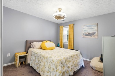 End-unit, top-floor two-bedroom, two-bathroom condo with a split - photo 29