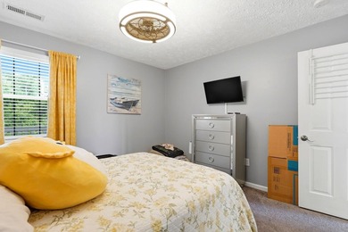 End-unit, top-floor two-bedroom, two-bathroom condo with a split - photo 30