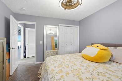 End-unit, top-floor two-bedroom, two-bathroom condo with a split - photo 31