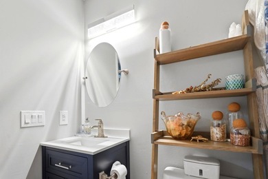 End-unit, top-floor two-bedroom, two-bathroom condo with a split - photo 33