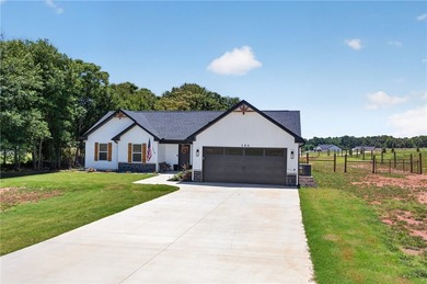 New Construction on OVERSIZED LOT IN CONVENIENT LOCATION! -- - photo 33