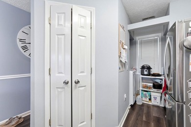 End-unit, top-floor two-bedroom, two-bathroom condo with a split - photo 36