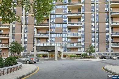 A rare opportunity at Horizon House Exceptional views, space & - photo 6