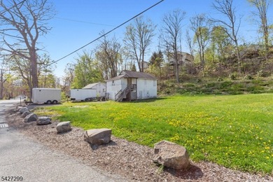 Ready-to-build half-acre lot with a brand-new, unused 3-bedroom - photo 1