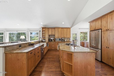 One of a kind, custom craftsman home! Private and secluded - photo 15