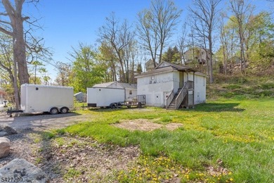 Ready-to-build half-acre lot with a brand-new, unused 3-bedroom - photo 10
