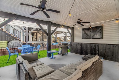 This very open and spacious 5 Bedroom, 4.5 Bath raised beach - photo 25