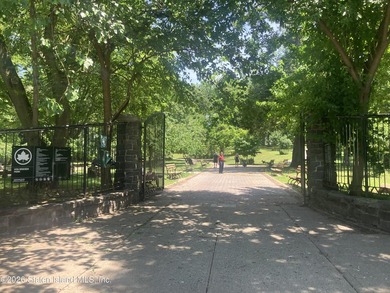 Bay Plaza Gardens, nestled adjacent to the bucolic Shore Acres - photo 25