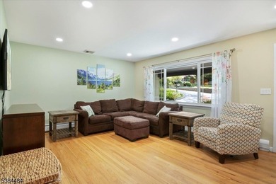 Impressive updated ranch.. Beautiful custom kitchen boasts an - photo 3