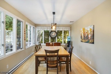 Impressive updated ranch.. Beautiful custom kitchen boasts an - photo 5
