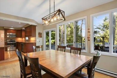 Impressive updated ranch.. Beautiful custom kitchen boasts an - photo 6