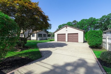 Welcome to this spacious and meticulously maintained home - photo 3