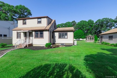 Welcome to this spacious and meticulously maintained home - photo 4