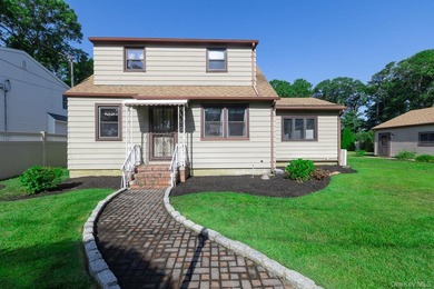 Welcome to this spacious and meticulously maintained home - photo 5