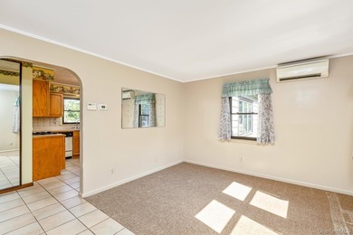 Welcome to this spacious and meticulously maintained home - photo 7