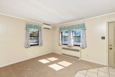 Welcome to this spacious and meticulously maintained home - photo 9