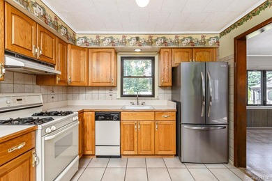 Welcome to this spacious and meticulously maintained home - photo 10