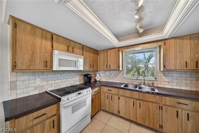 Eucalyptus Park: Premier Duplex with lower owner's unit in - photo 8