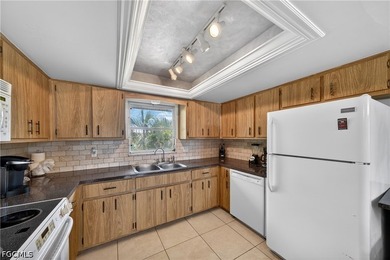 Eucalyptus Park: Premier Duplex with lower owner's unit in - photo 9