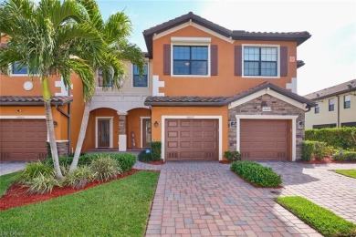 Lake Townhome/Townhouse For Sale in Fort Myers, Florida