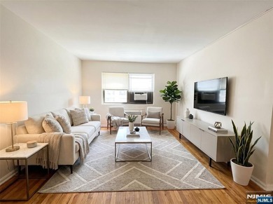 CALL BRANDON ESPER DIRECT FOR SHOWINGS. This spacious 1-bedroom - photo 1