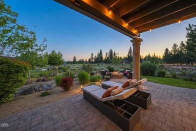 Overlooking the 13th tee in Tetherow, this exceptional home - photo 3