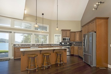 -STUNNING WATERFRONT PENINSULA HOME ON WATTS BAR LAKE - photo 15
