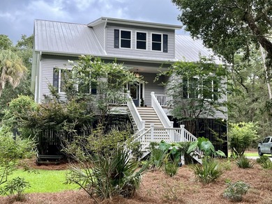 Welcome to coastal living at its best! Historic Beckett - photo 1