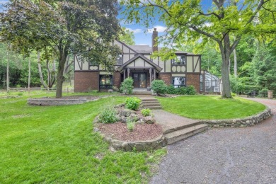 Lake Home For Sale in Hartland, Wisconsin
