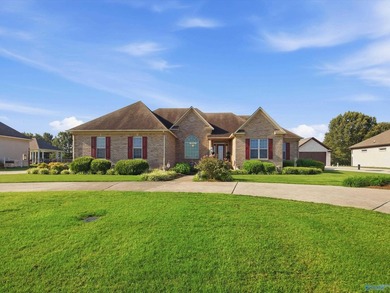 Perfectly positioned along the Southern Gayles Golf Course - photo 1