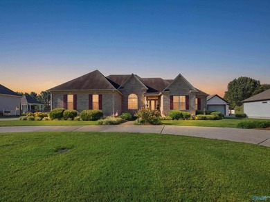 Perfectly positioned along the Southern Gayles Golf Course - photo 2
