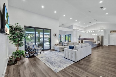 Boater's Paradise! Welcome to this DIRECT GULF ACCESS pool home - photo 10