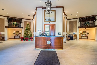 Beautiful high-floor 1-bedroom, 1-bath condo. This bright and - photo 3
