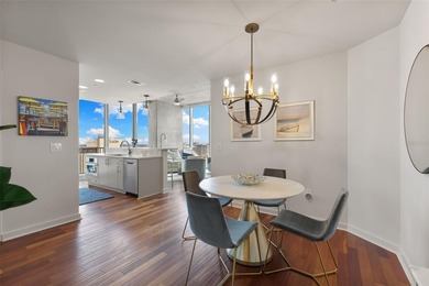 Welcome to a life of elevated urban luxury at SkyPoint, where - photo 3