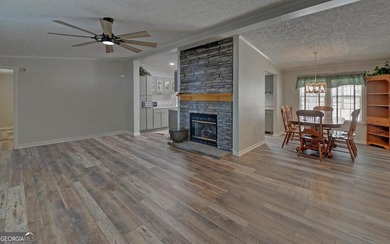 Lakefront living at its best on Lake Hartwell! This 3-bedroom - photo 12