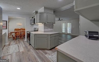 Lakefront living at its best on Lake Hartwell! This 3-bedroom - photo 13